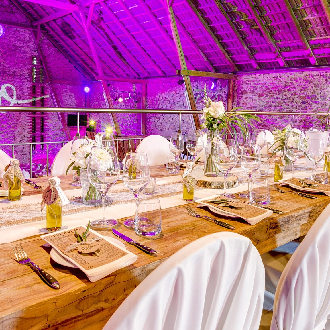 Locationfotos Hochzeitssaal Tischdekoration