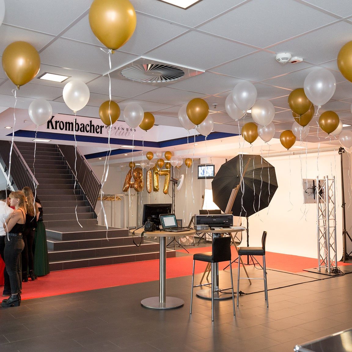 Fotoshooting: Mobiles Fotostudio, Studioblitze und roter Teppich