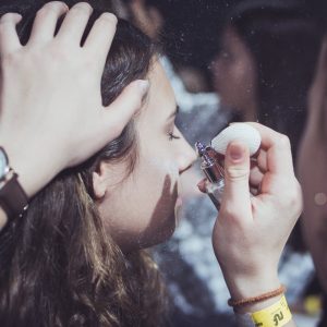 Die Beauty-Corner auf der ruf HIP 2018 mit vielen Schminkutensilien