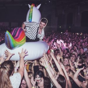 Stagediving Foto