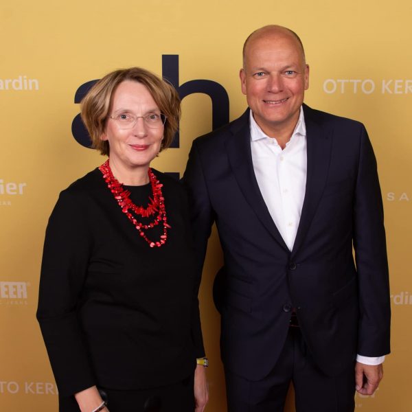 Dr. Stella Ahlers (Vorstandsvorsitzende) und Alexander Gedat (Aufsichtsratsvorsitzender) der Ahlers AG