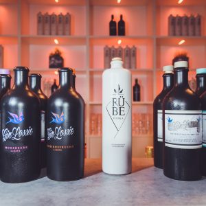 Gin Lossie und Rübe Vodka Verköstigung im fast4ward Sky Office in der Schüco Arena