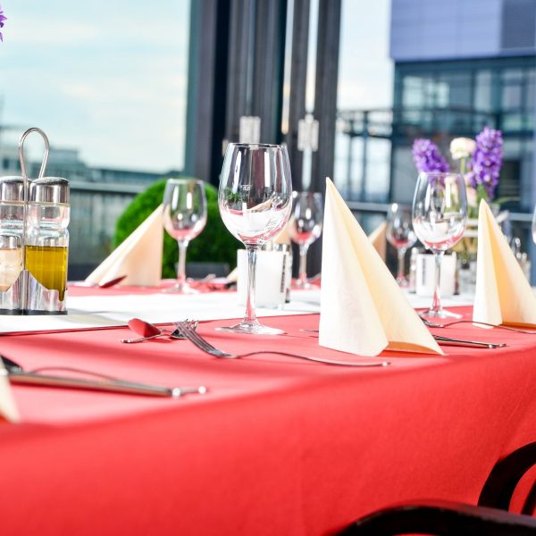 Abendessen auf der Terrasse des The Strike Bielefeld